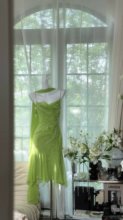 Frisches grünes Chiffon-Perlenband-Abschlussballkleid P3268