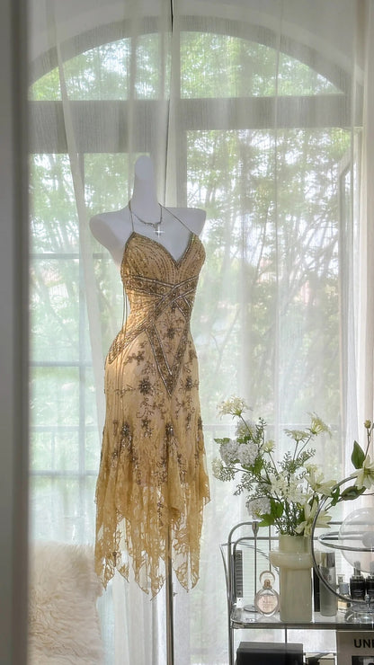 Retro Luxus V-Ausschnitt Spitze Perlen unregelmäßiger Rock Ballkleid P3276