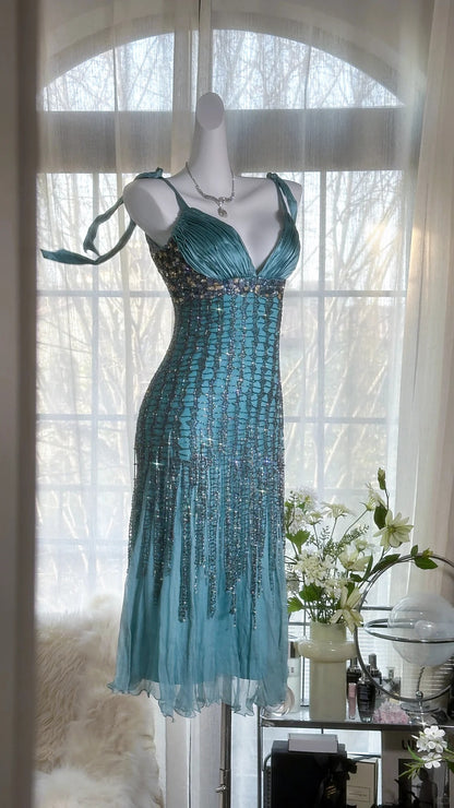 Elegantes blaues, perlenbesetztes Chiffon-Abendkleid mit V-Ausschnitt und Quasten P3290
