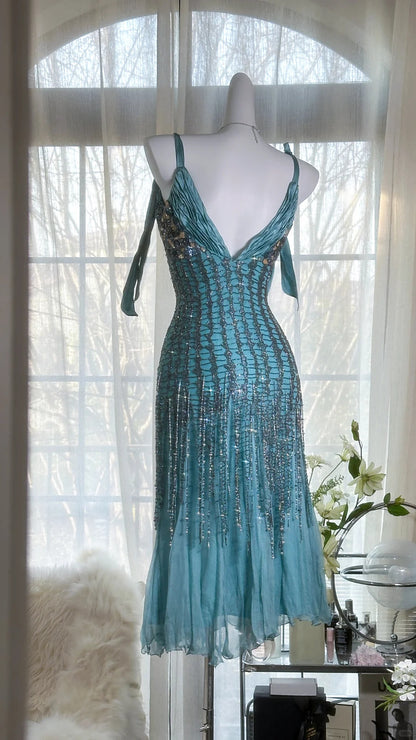 Elegantes blaues, perlenbesetztes Chiffon-Abendkleid mit V-Ausschnitt und Quasten P3290