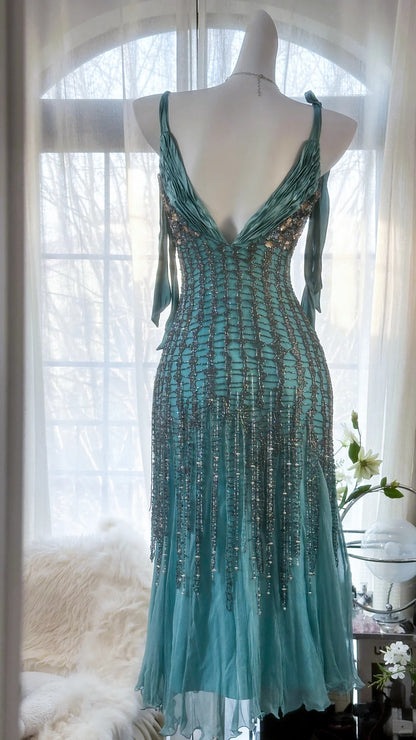 Elegantes blaues, perlenbesetztes Chiffon-Abendkleid mit V-Ausschnitt und Quasten P3290