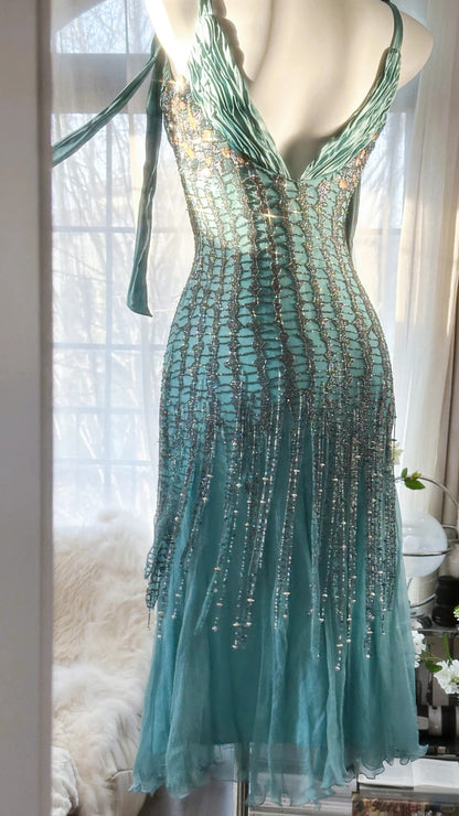 Elegantes blaues, perlenbesetztes Chiffon-Abendkleid mit V-Ausschnitt und Quasten P3290