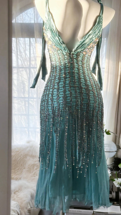 Elegantes blaues, perlenbesetztes Chiffon-Abendkleid mit V-Ausschnitt und Quasten P3290