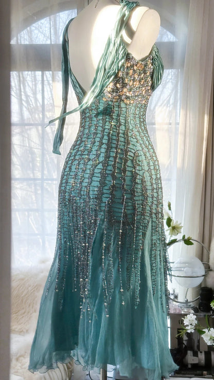 Elegantes blaues, perlenbesetztes Chiffon-Abendkleid mit V-Ausschnitt und Quasten P3290