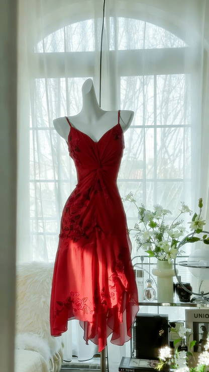Frisches gelbes Blumenkleid aus Chiffon mit Perlen und Knoten P3302