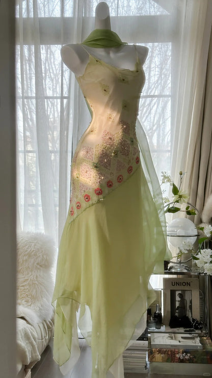 Fließendes grasgrünes Chiffon-Abendkleid mit Perlen und unregelmäßigem Saum P3306