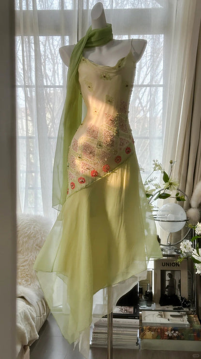 Fließendes grasgrünes Chiffon-Abendkleid mit Perlen und unregelmäßigem Saum P3306