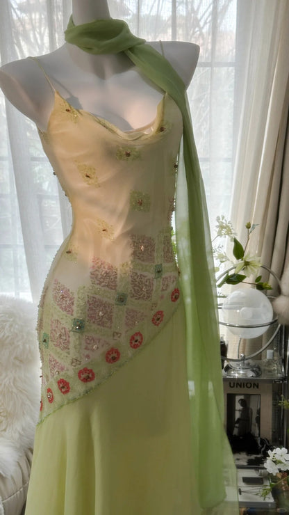 Fließendes grasgrünes Chiffon-Abendkleid mit Perlen und unregelmäßigem Saum P3306