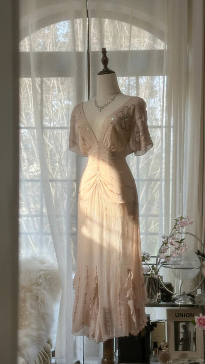 Elegantes rosafarbenes V-Ausschnitt kurzärmeliges fließendes Chiffon-Ballkleid P3309