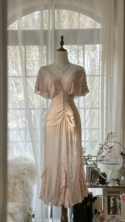 Elegantes rosafarbenes V-Ausschnitt kurzärmeliges fließendes Chiffon-Ballkleid P3309