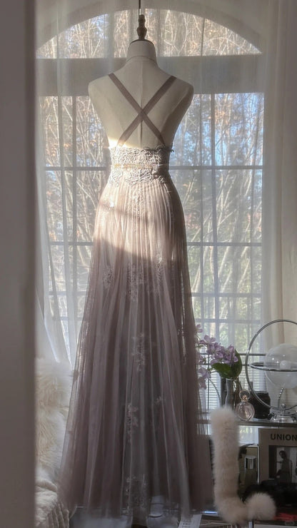 Atemberaubendes lila, rückenfreies langes Ballkleid aus Spitze und Tüll P3310