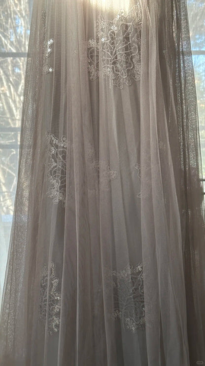 Atemberaubendes lila, rückenfreies langes Ballkleid aus Spitze und Tüll P3310
