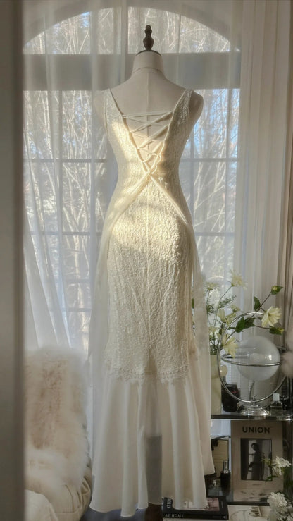 Sauberes und elegantes weißes V-Ausschnitt-Meerjungfrauen-Abendkleid mit Perlen und Spitze P3311