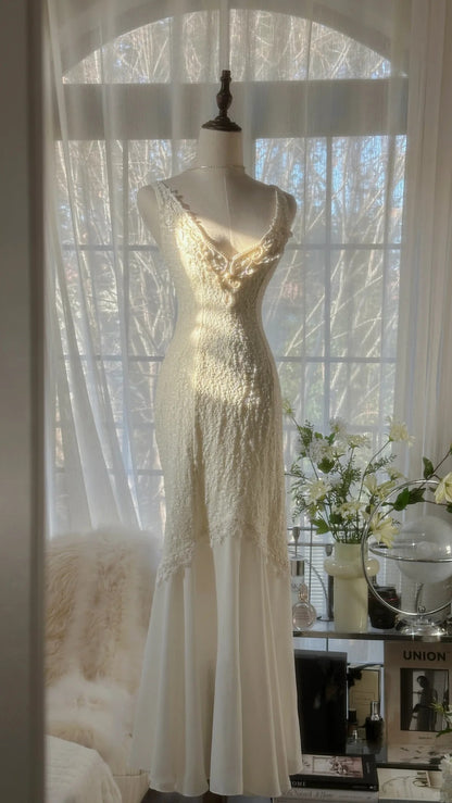 Sauberes und elegantes weißes V-Ausschnitt-Meerjungfrauen-Abendkleid mit Perlen und Spitze P3311