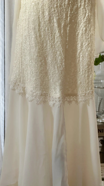 Sauberes und elegantes weißes V-Ausschnitt-Meerjungfrauen-Abendkleid mit Perlen und Spitze P3311