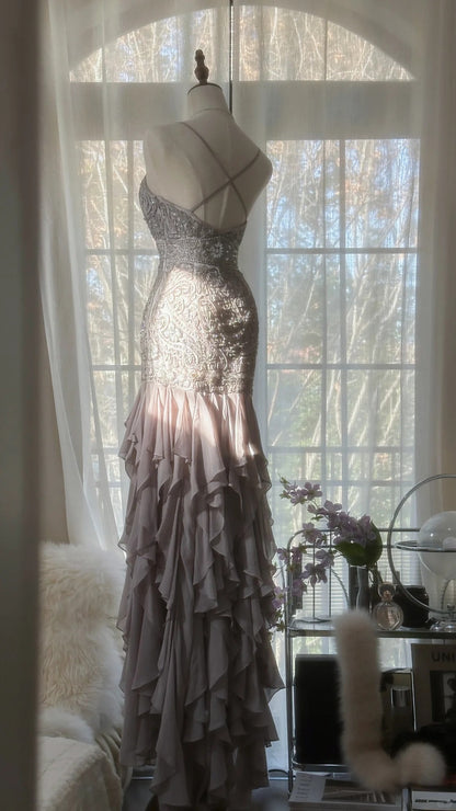 Charmantes violettes, perlenbesetztes kurzes vorne und langes hinten Rüschen-Chiffon-Rock Abschlussballkleid P3315