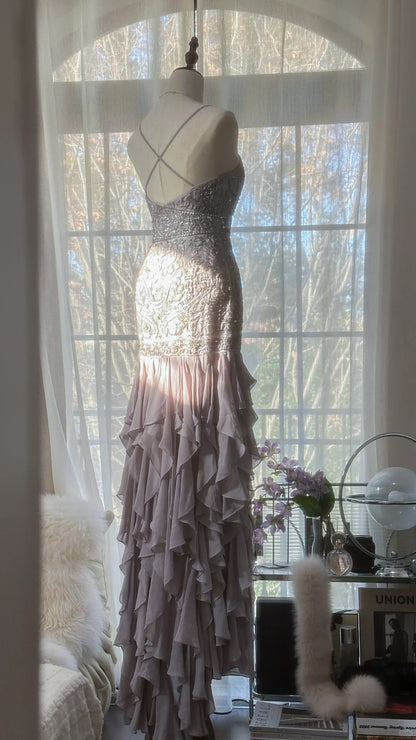 Charmantes violettes, perlenbesetztes kurzes vorne und langes hinten Rüschen-Chiffon-Rock Abschlussballkleid P3315