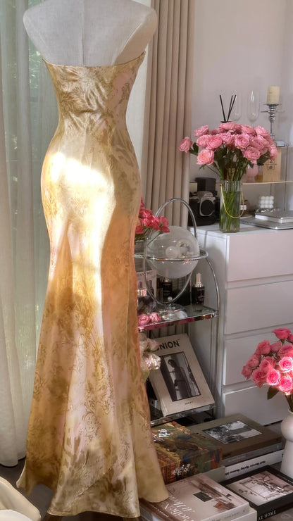 Vintage Wunderschönes trägerloses Meerjungfrauen-Abendkleid mit Golddruck P3321