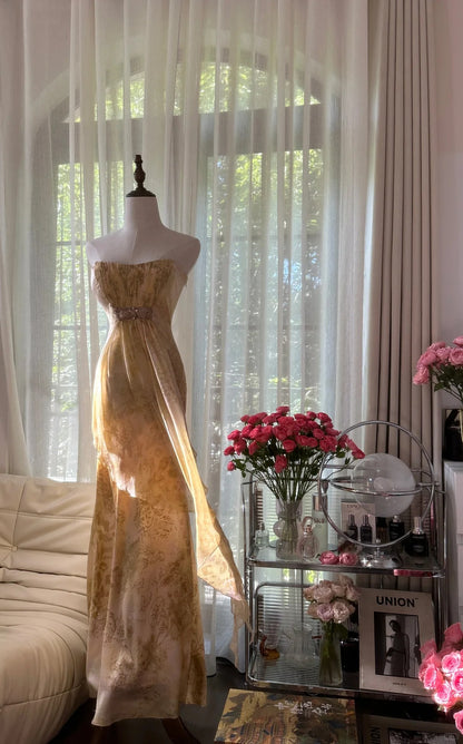 Vintage Wunderschönes trägerloses Meerjungfrauen-Abendkleid mit Golddruck P3321
