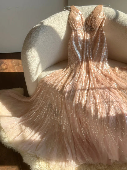 Glänzendes Prinzessinnen-Abendkleid mit V-Ausschnitt, Pailletten-Rücken und Meerjungfrauen-Schnitt P3330