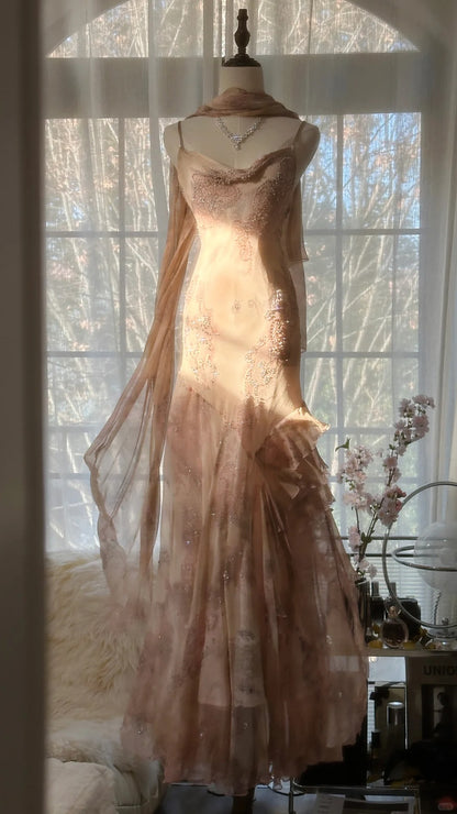 Niedliches rosa schulterfreies Chiffon-Perlen-Abendkleid mit fließenden Bändern P3333