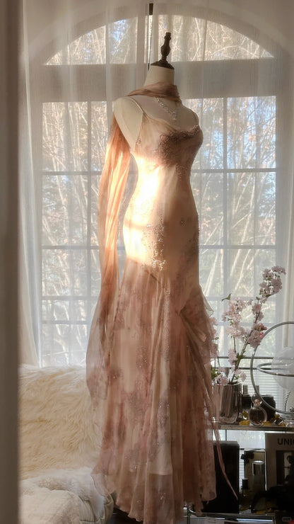 Niedliches rosa schulterfreies Chiffon-Perlen-Abendkleid mit fließenden Bändern P3333