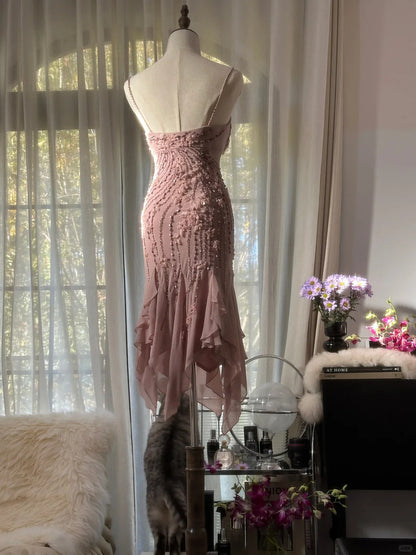 Niedliches kirschblütenpinkes Perlen-Chiffon-Ballkleid mit unregelmäßigem Saum P3335
