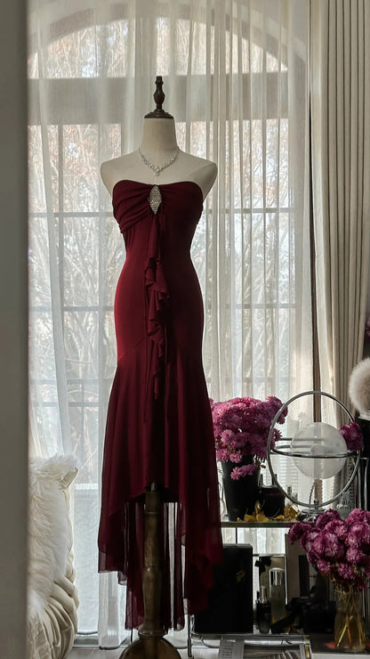 Atemberaubendes burgunderrotes trägerloses Chiffon-Meerjungfrauen-Abendkleid P3336