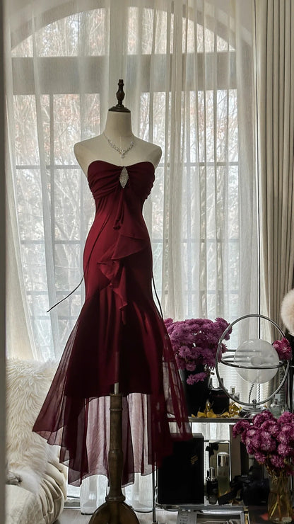 Atemberaubendes burgunderrotes trägerloses Chiffon-Meerjungfrauen-Abendkleid P3336