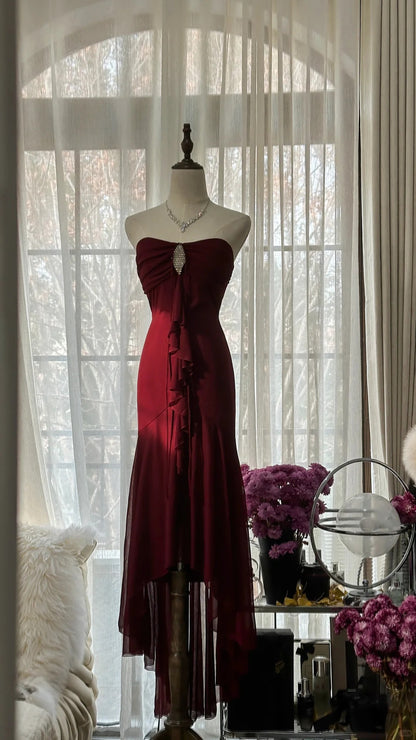 Atemberaubendes burgunderrotes trägerloses Chiffon-Meerjungfrauen-Abendkleid P3336