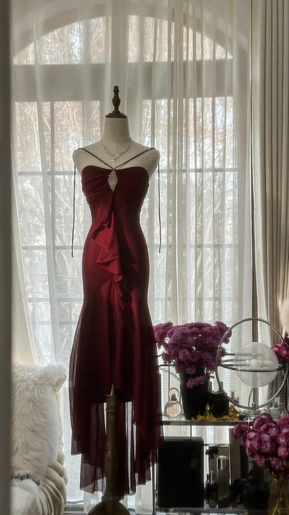 Atemberaubendes burgunderrotes trägerloses Chiffon-Meerjungfrauen-Abendkleid P3336