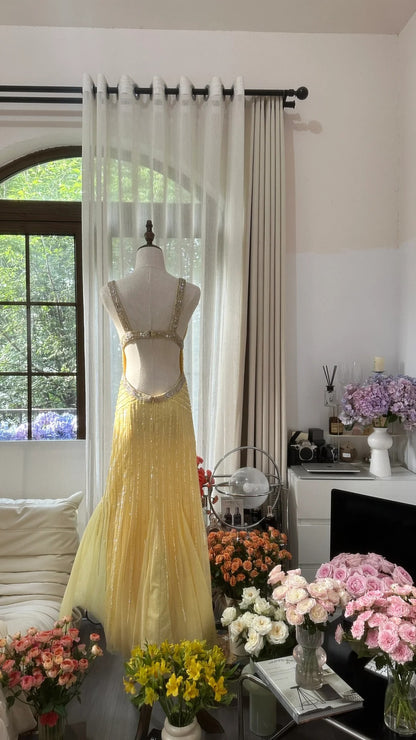 Vintage gelbes rückenfreies, perlenbesetztes Chiffon-Abendkleid lang P3350