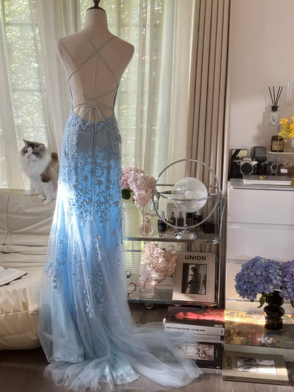 Vintage hellblaues Spitzenperlen-Ballkleid mit offener Rückenpartie und kurzer Schleppe P3352