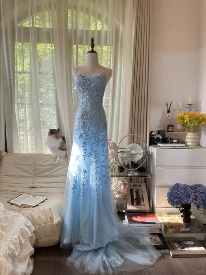 Vintage hellblaues Spitzenperlen-Ballkleid mit offener Rückenpartie und kurzer Schleppe P3352
