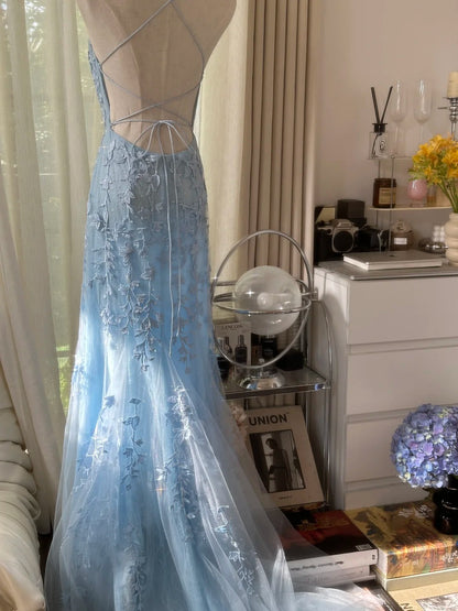 Vintage hellblaues Spitzenperlen-Ballkleid mit offener Rückenpartie und kurzer Schleppe P3352