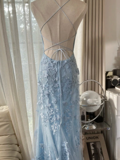 Vintage hellblaues Spitzenperlen-Ballkleid mit offener Rückenpartie und kurzer Schleppe P3352
