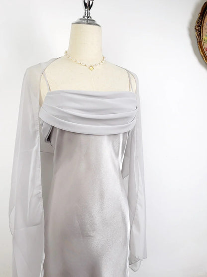 Einfaches und elegantes graues Abschlusskleid aus Lasermaterial P3361