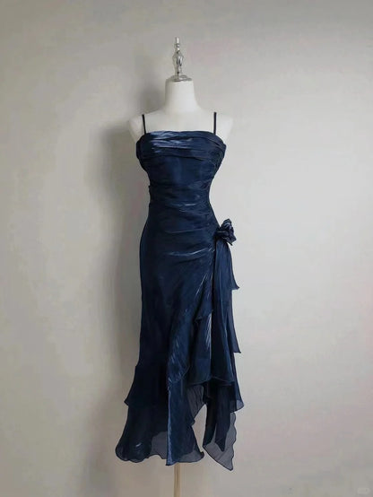 Wunderschönes Meerjungfrauen-Heimkehrkleid mit Spaghettiträgern, eisblauer, asymmetrischer Rock P3365