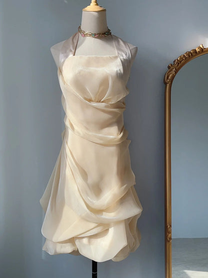 Elegantes Neckholder-Heimkehrkleid mit geblümtem Rock P3368