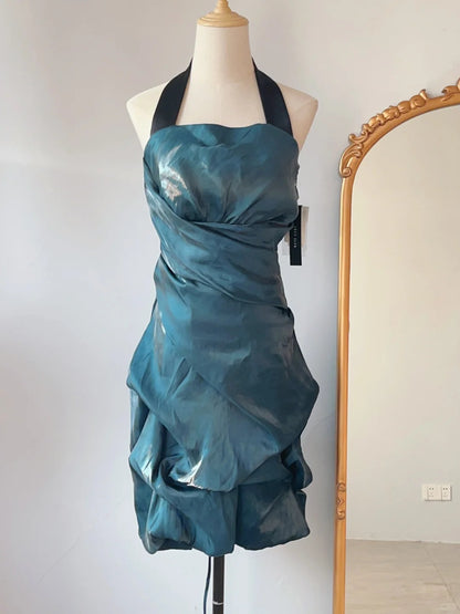 Elegantes Neckholder-Heimkehrkleid mit geblümtem Rock P3368