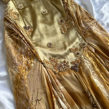 Französisch Retro Goldperlen Satin Unregelmäßiger Rock Ballkleid P3380