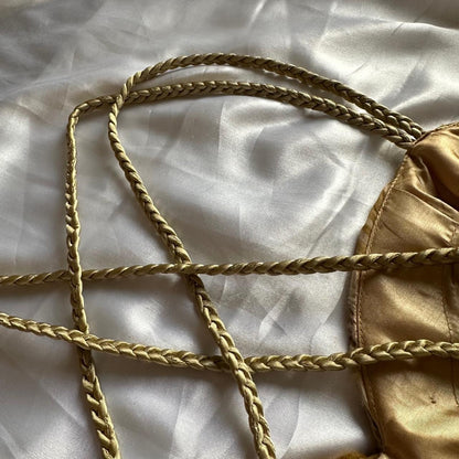 Französisch Retro Goldperlen Satin Unregelmäßiger Rock Ballkleid P3380