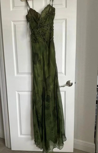 Vintage dunkelgrünes Perlenbesatz-Trägerkleid aus Chiffon mit Meerjungfrauen-Schnitt und Schlitz, P3381