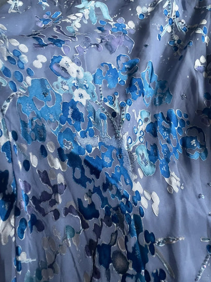 Elegantes, schickes, langes Ballkleid mit Spaghettiträgern und blau-violettem Druck P3382