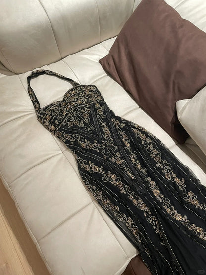 Sexy und schönes schwarzes, perlenbesetztes Meerjungfrauen-Abendkleid mit Neckholder P3384