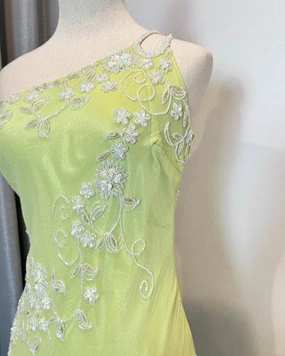 Frisches grünes, schulterfreies Pailletten besticktes Chiffon-Meerjungfrauen-Ballkleid P3392