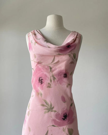 Niedliches rosafarbenes bedrucktes ärmelloses Chiffon-Ballkleid mit Swing-Ausschnitt P3395