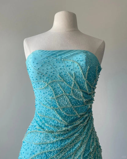 Elegantes blaues trägerloses Meerjungfrauen-Abendkleid aus Chiffon mit Perlen P3397