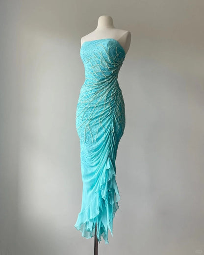 Elegantes blaues trägerloses Meerjungfrauen-Abendkleid aus Chiffon mit Perlen P3397