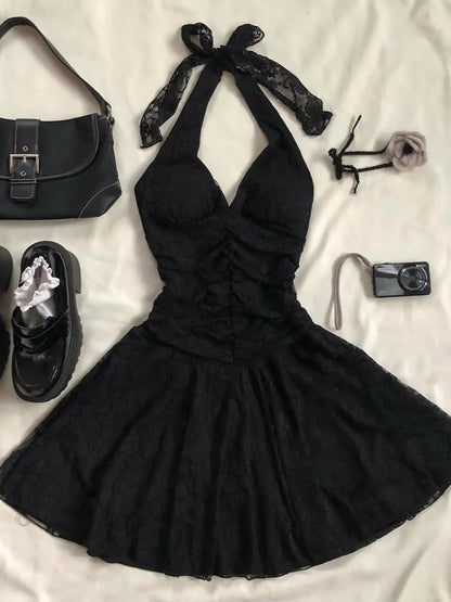 Süßes schwarzes Neckholder-Spitzen-Minikleid für den Abschlussball P3403